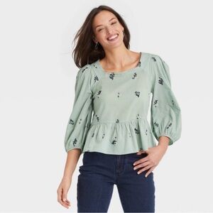 Universal Thread Green Women's Top